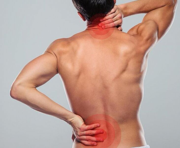 Ang isang lalaki ay may spinal osteochondrosis
