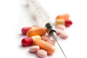 Mga tablet at iniksyon para sa paggamot ng osteochondrosis